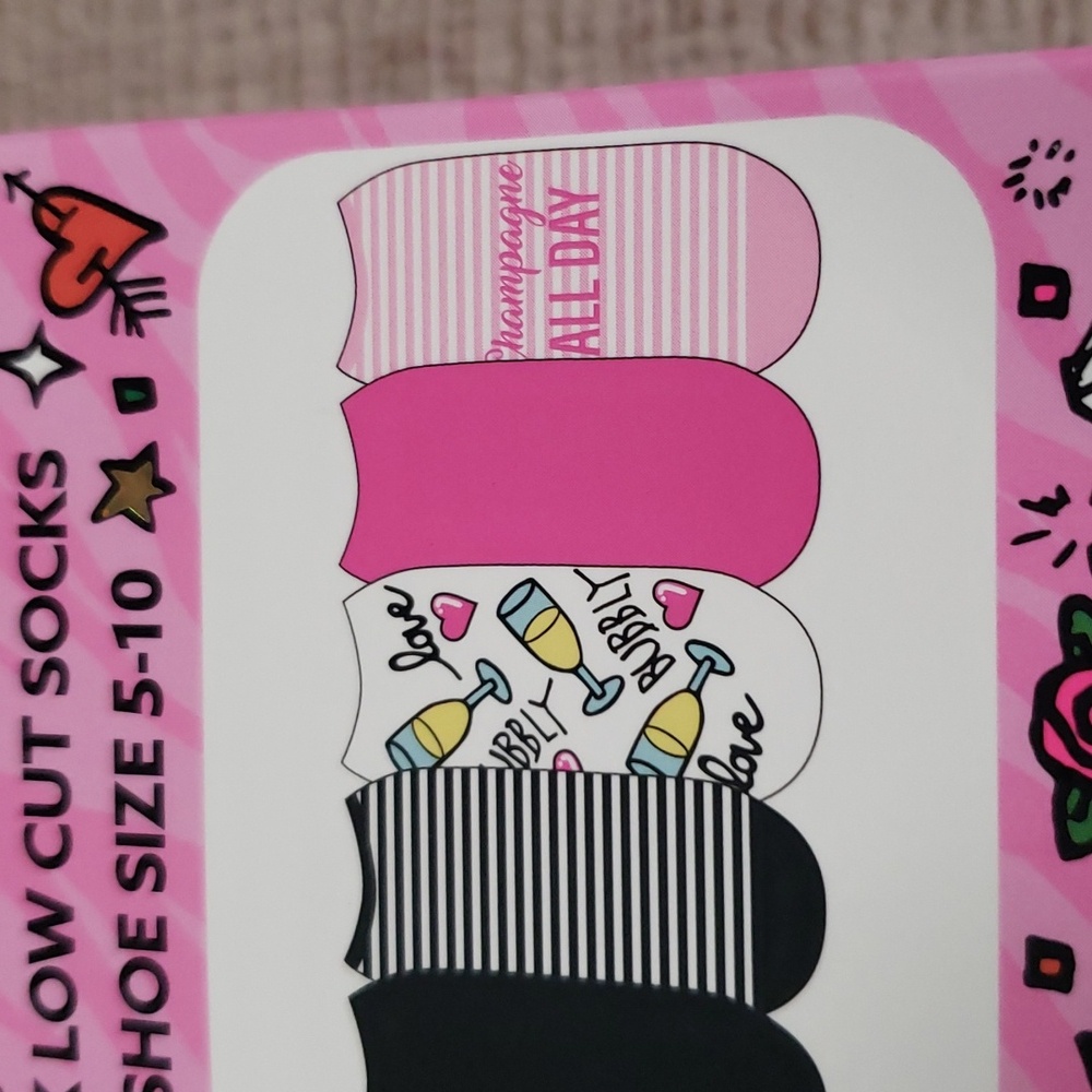 Betsey Johnson 7 pack Low Cut socks sz 5-10.  New - Picture 9 of 9